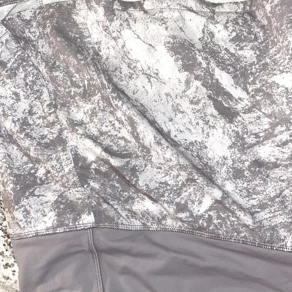 Lululemon grey/white marble run times II 4” shorts - Picture 5 of 7